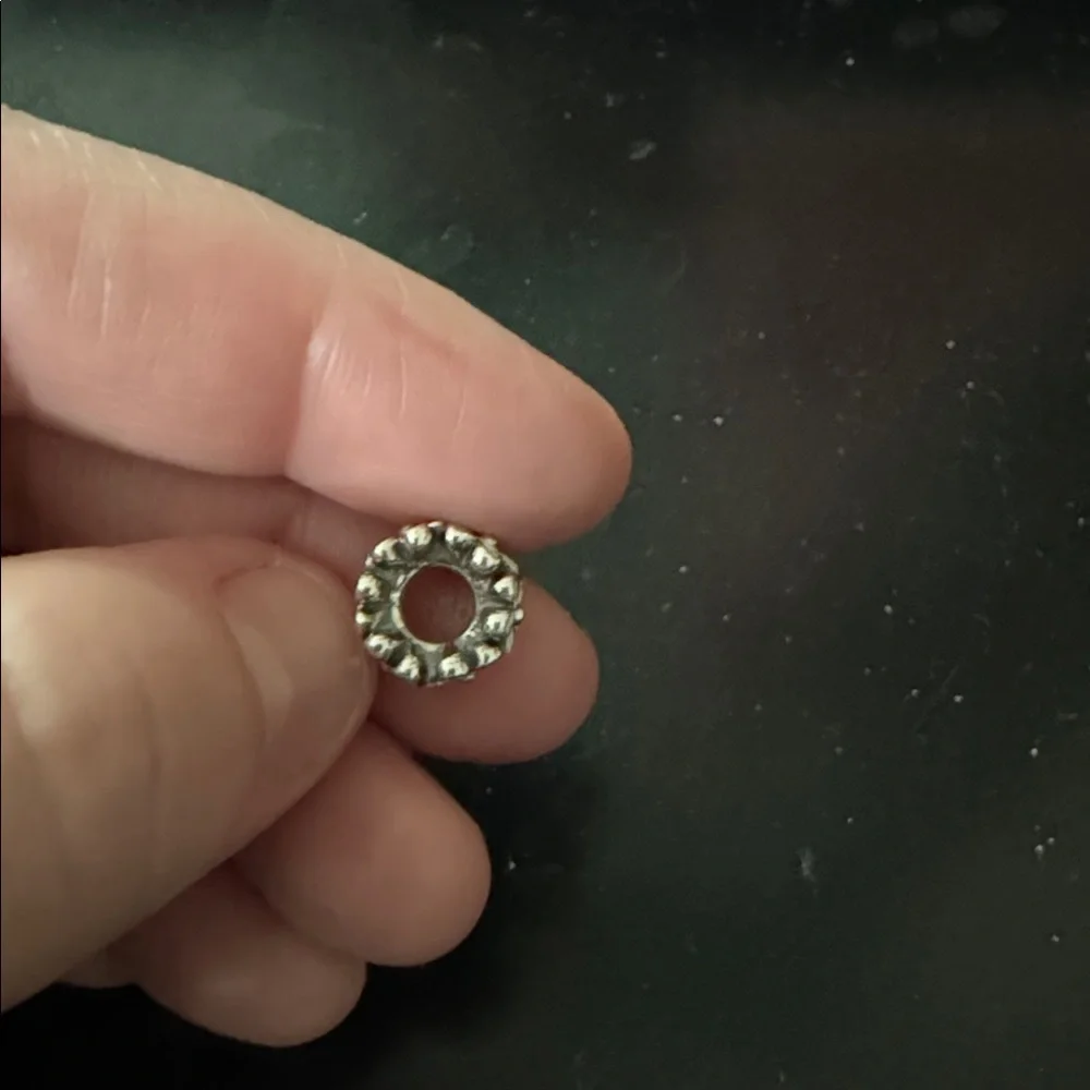 Pandora daisy charm - Picture 2 of 4